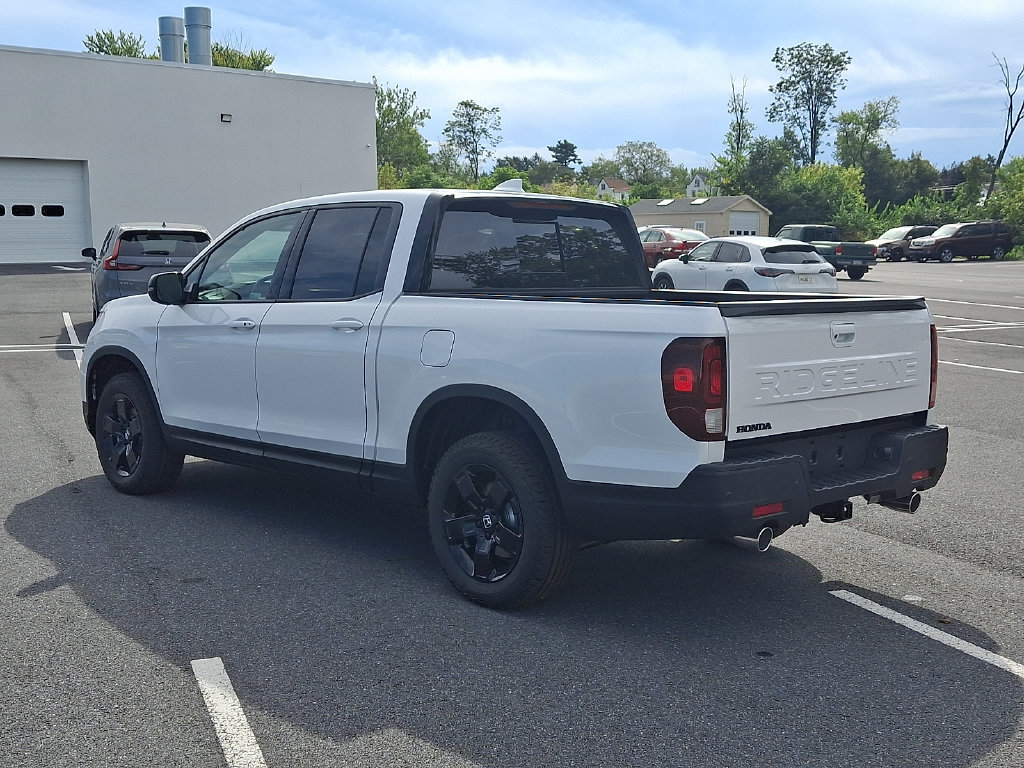 New 2026 Honda Ridgeline Black Edition image 4