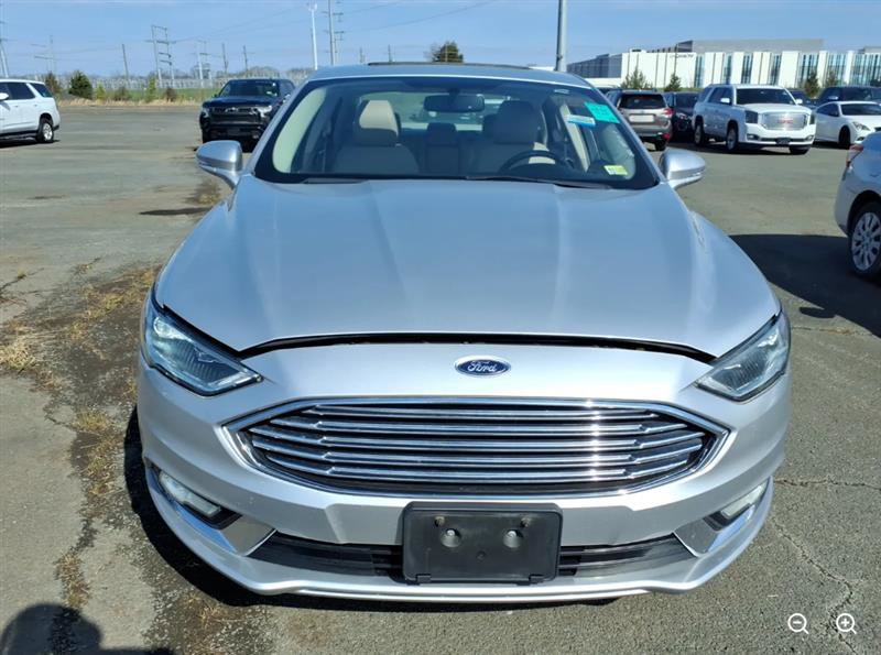 Used 2017 Ford Fusion SE w/ Fusion SE Technology Package image 2