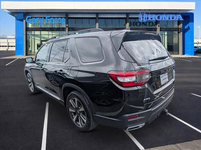 Used 2023 Honda Pilot Elite image 3