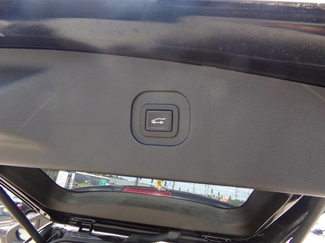 Used 2017 Chevrolet Equinox LT w/ Convenience Package image 17