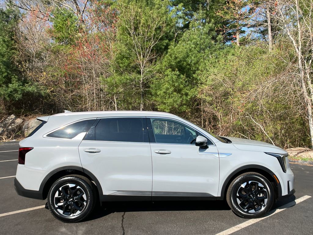 Used 2024 Kia Sorento S w/ Panoramic Sunroof Package AWD/4WD image 6