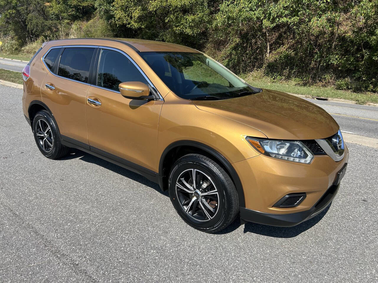 Used 2014 Nissan Rogue S w/ S Family Package image 9