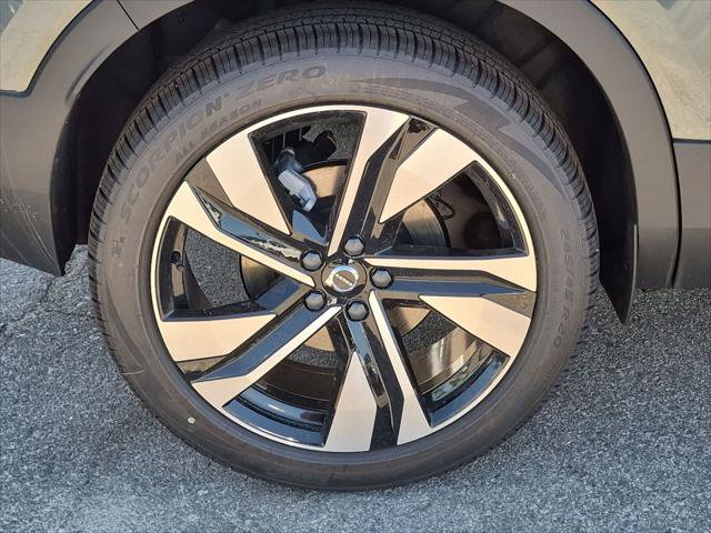 New 2026 Volvo XC40 B5 Ultra w/ Climate Package AWD/4WD image 6