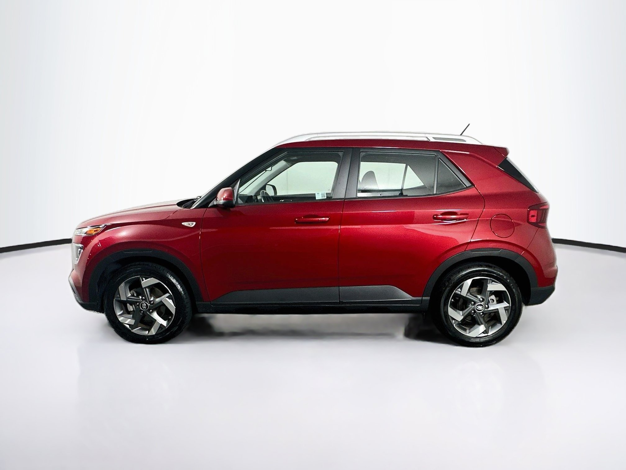 Used 2025 Hyundai Venue SEL FWD image 4