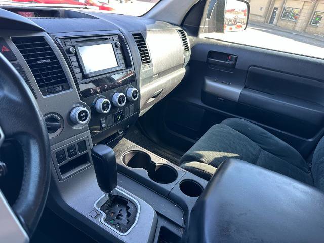 Used 2017 Toyota Sequoia SR5 w/ Sport Appearance Package AWD/4WD image 34