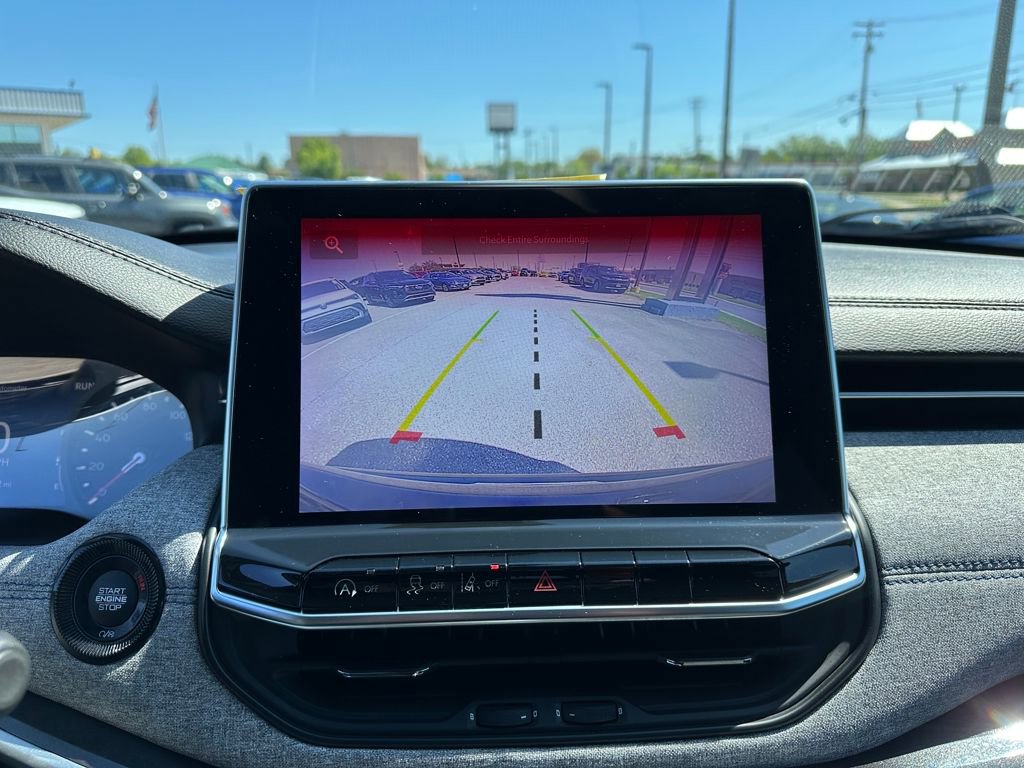 Used 2023 Jeep Compass Sport image 28