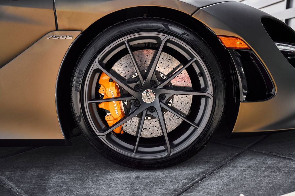 Used 2025 McLaren 750S Spider RWD image 28