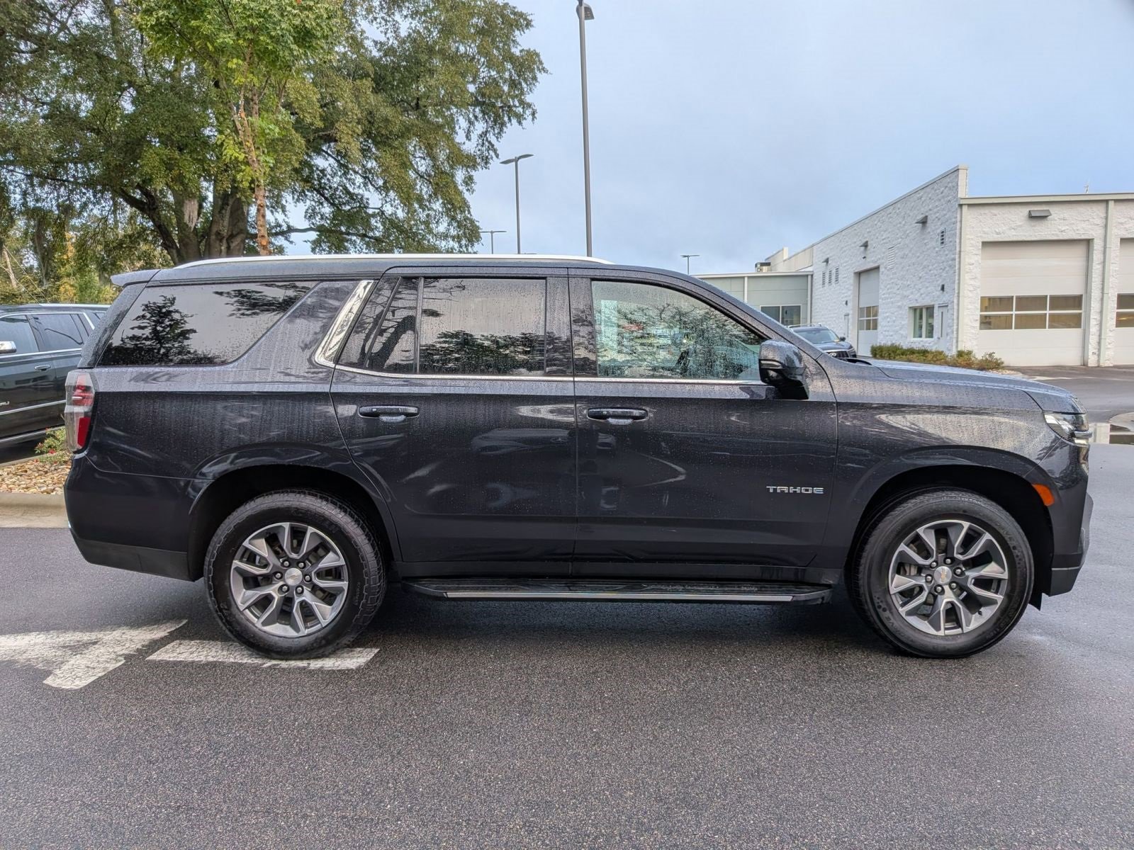 Used 2023 Chevrolet Tahoe LT w/ Luxury Package image 2