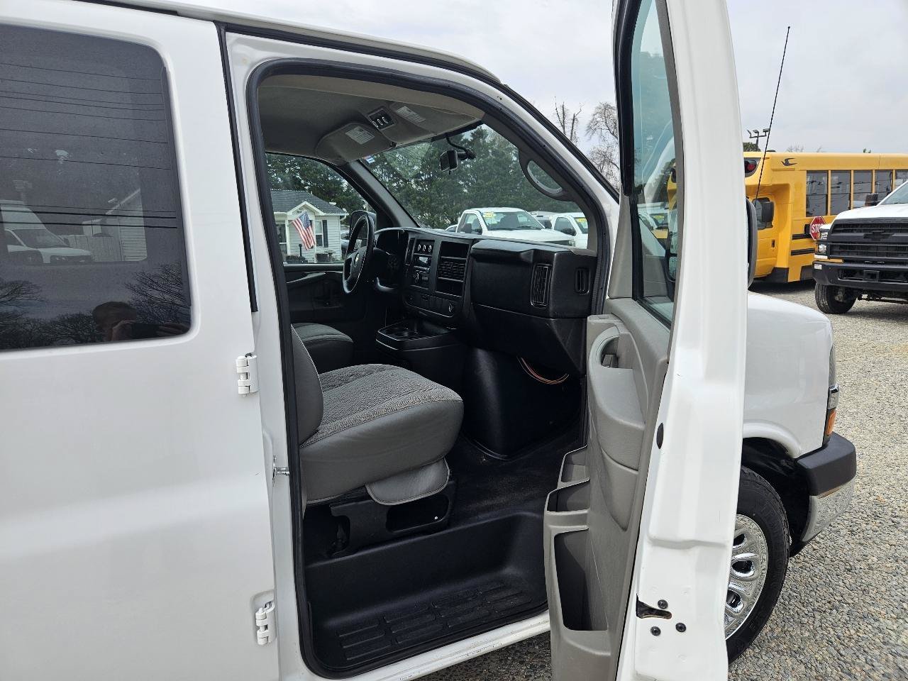 Used 2014 Chevrolet Express 1500 LT w/ LT Preferred Equipment Group AWD/4WD image 25