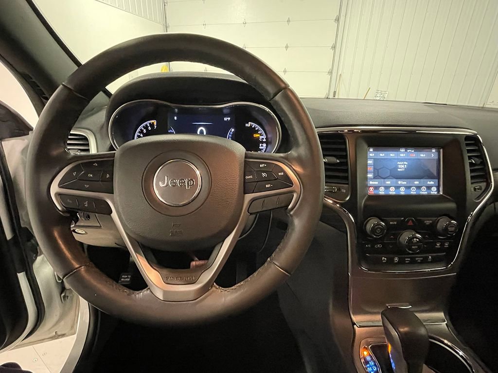 Used 2019 Jeep Grand Cherokee Laredo image 36