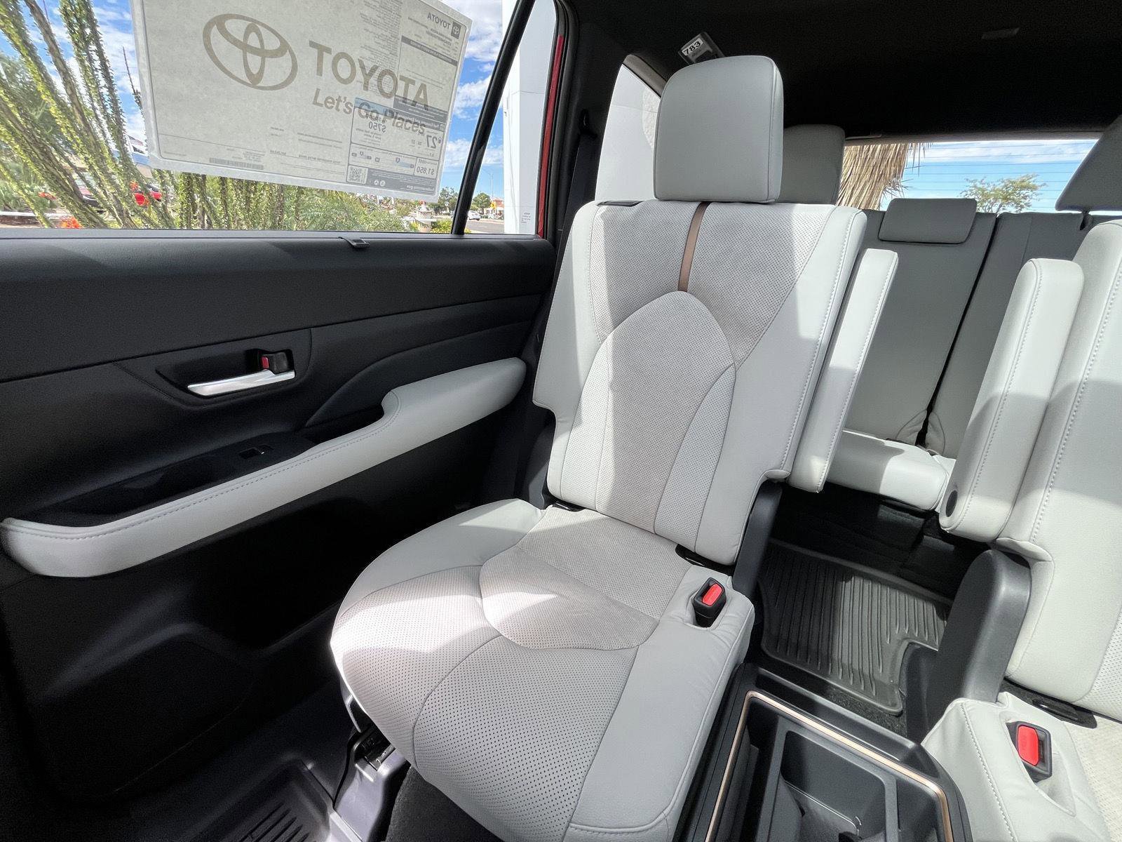 New 2026 Toyota Grand Highlander AWD Hybrid image 32