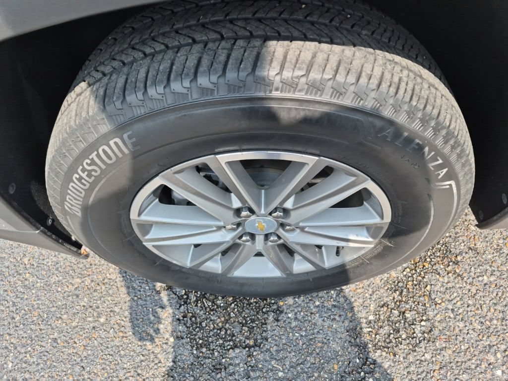 Used 2023 Chevrolet Traverse LT FWD image 28