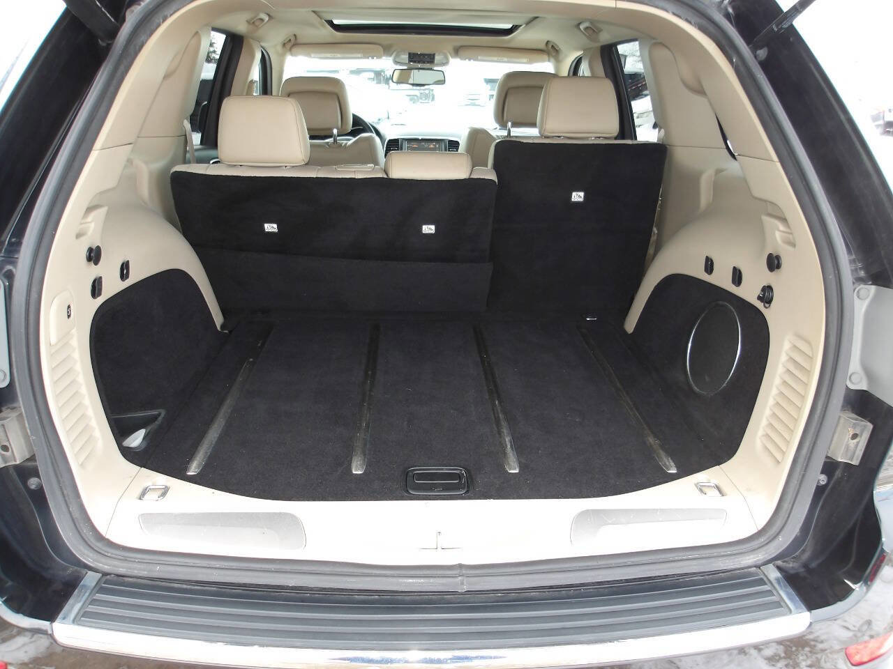 Used 2014 Jeep Grand Cherokee Limited w/ Luxury Group II image 27