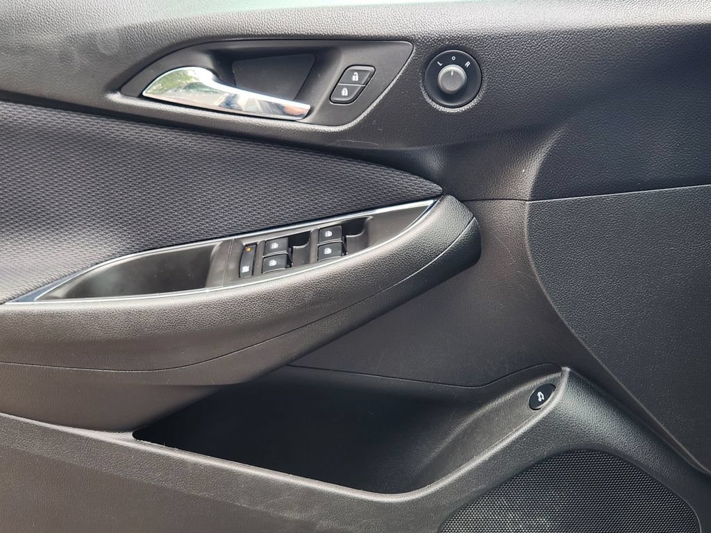 Used 2018 Chevrolet Cruze LT FWD image 14