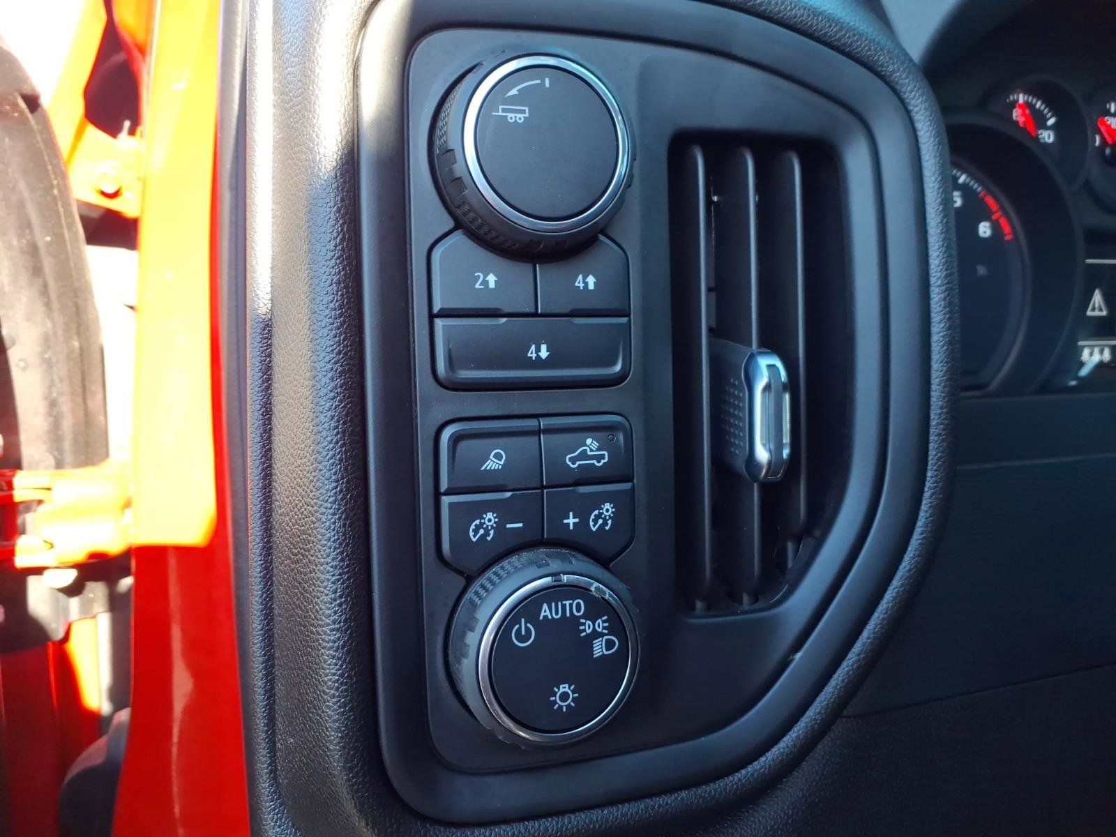 Used 2024 Chevrolet Silverado 2500 Custom w/ Custom Value Package image 13