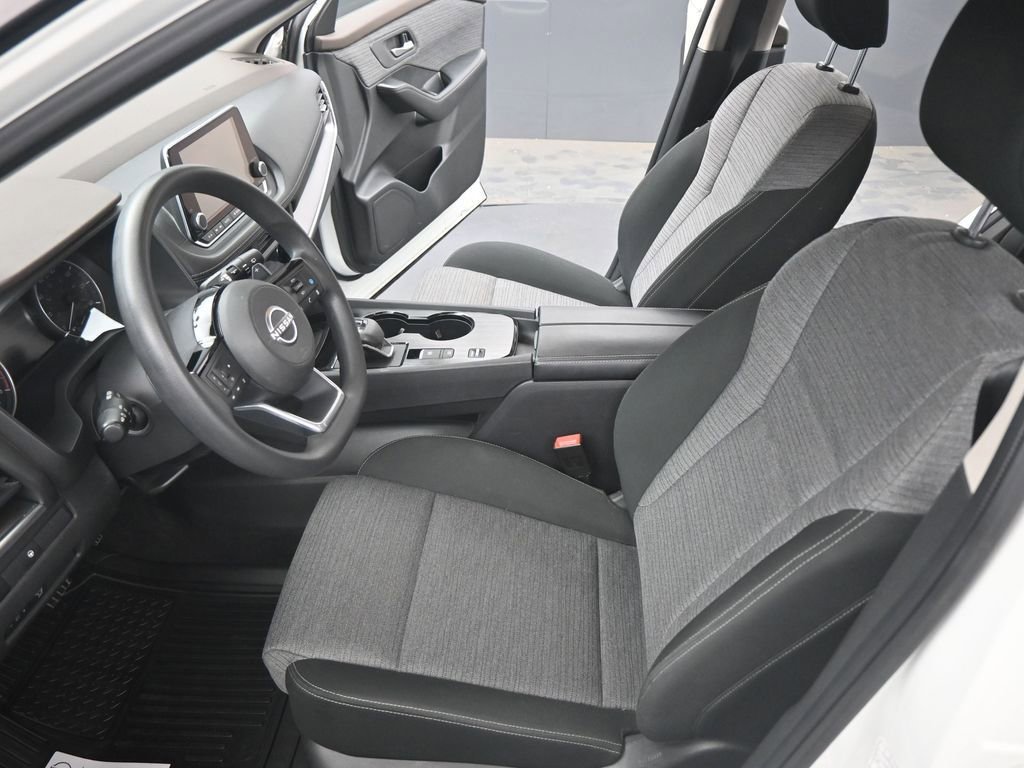 Used 2023 Nissan Rogue SV FWD image 9