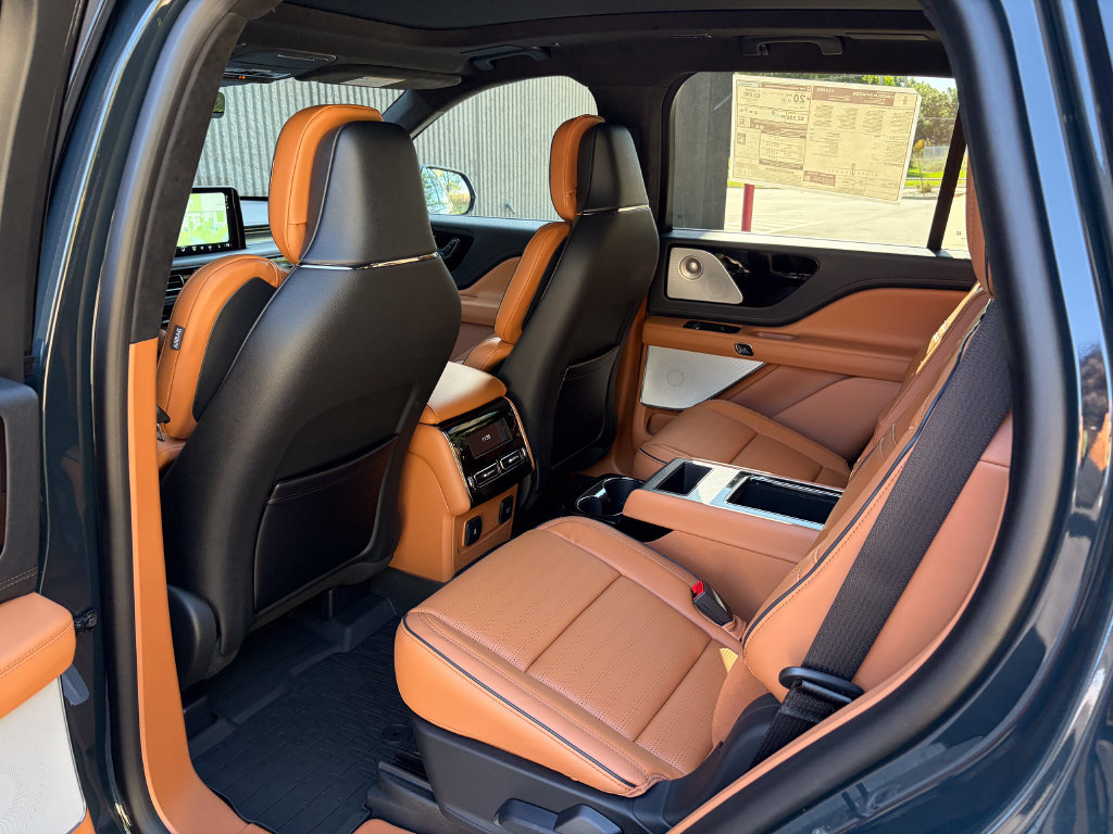 New 2027 Lincoln Aviator Black Label AWD/4WD image 18