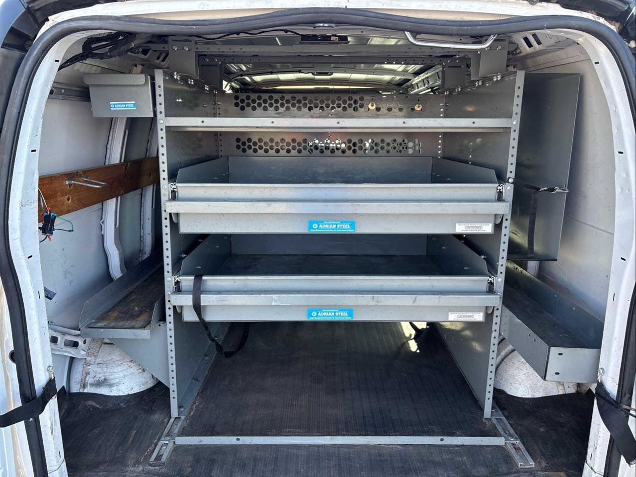 Used 2017 Chevrolet Express 2500 RWD image 9