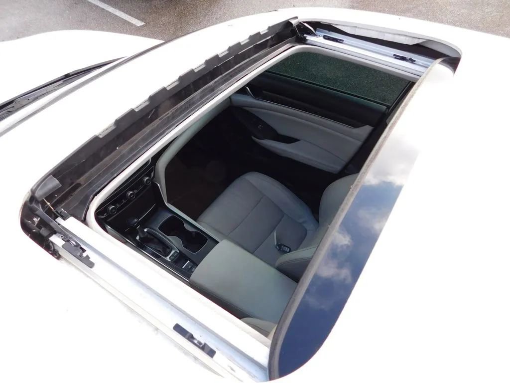 Used 2018 Honda Accord Touring image 6