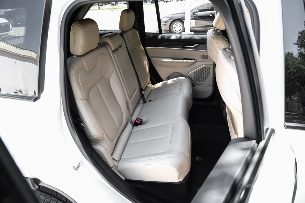 Used 2023 Jeep Grand Cherokee Limited RWD image 48