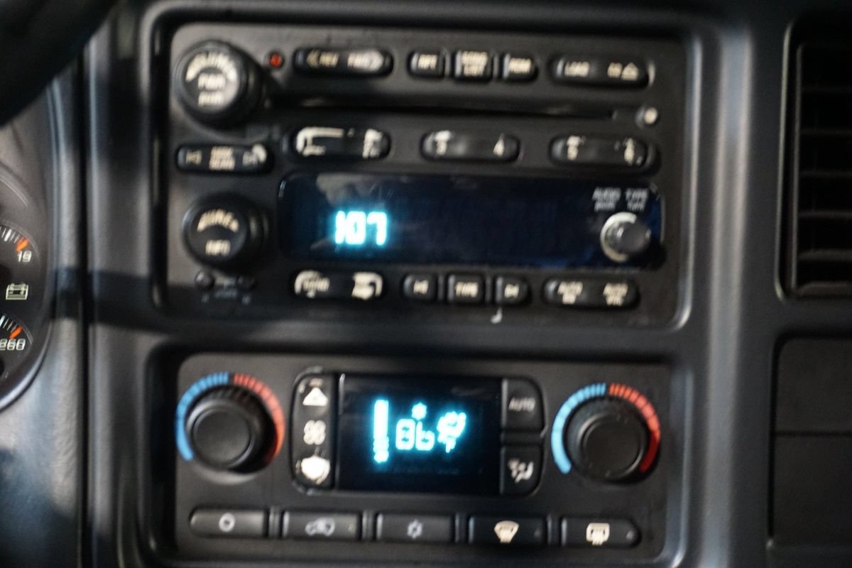 Used 2006 GMC Yukon XL SLT w/ SLT Preferred Equipment Group AWD/4WD image 16