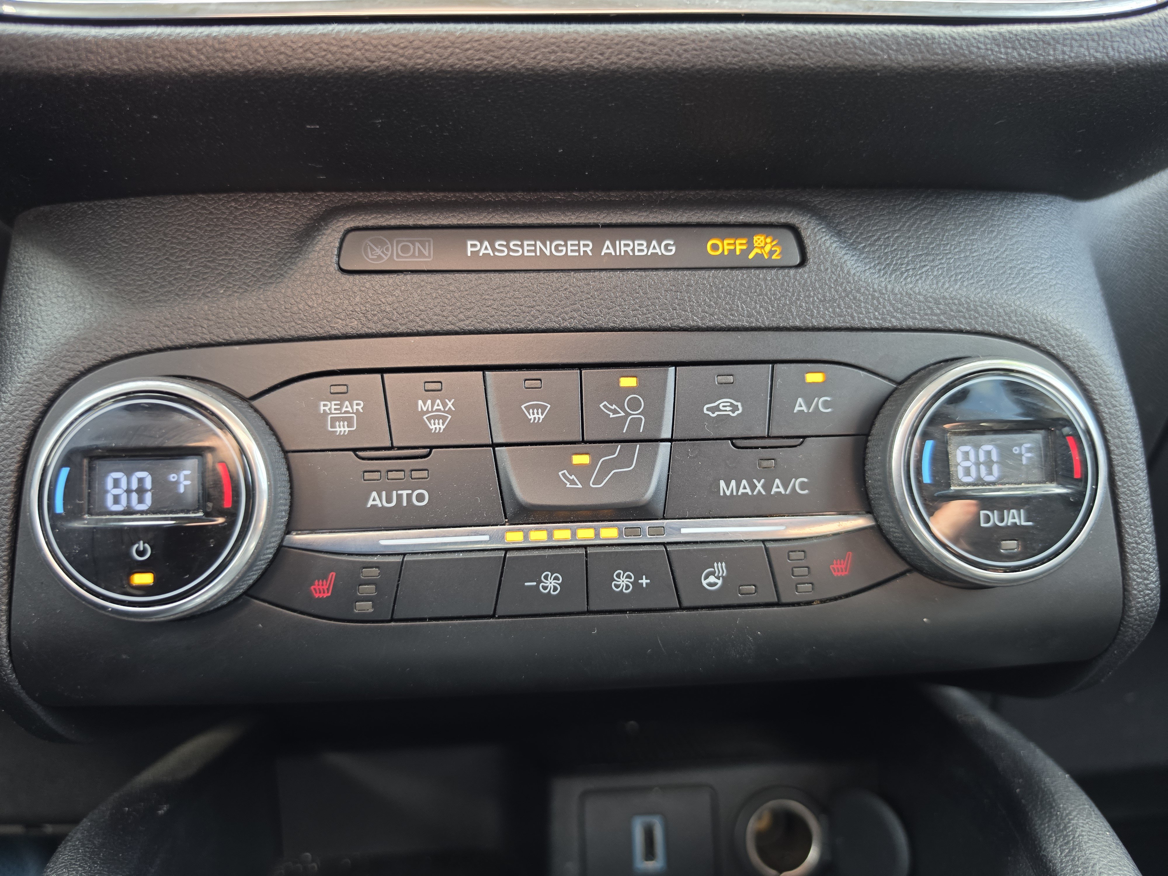 Used 2020 Ford Escape Titanium AWD/4WD image 29