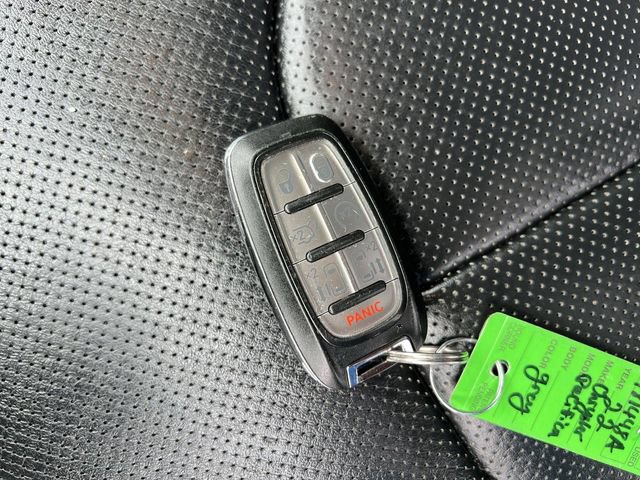 Used 2022 Chrysler Pacifica Limited FWD image 33
