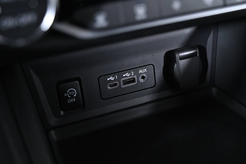 Certified 2024 Nissan Sentra SR FWD image 23