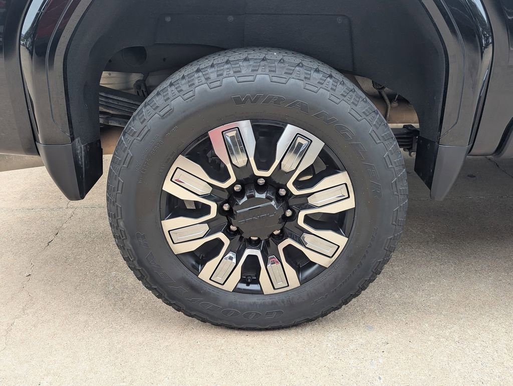 Used 2024 GMC Sierra 2500 Denali w/ Denali Reserve Package AWD/4WD image 3