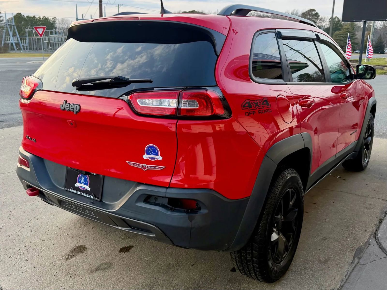 Used 2017 Jeep Cherokee Trailhawk image 4