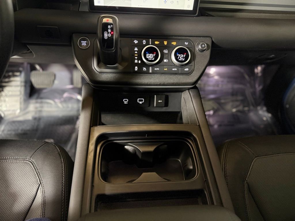 Used 2024 Land Rover Defender 110 X-Dynamic SE image 16