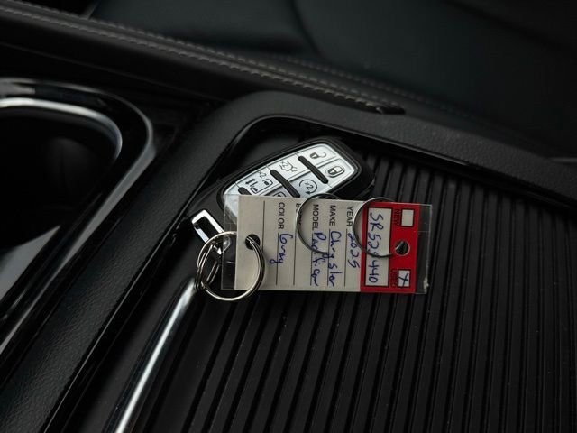 Used 2025 Chrysler Pacifica Limited image 42
