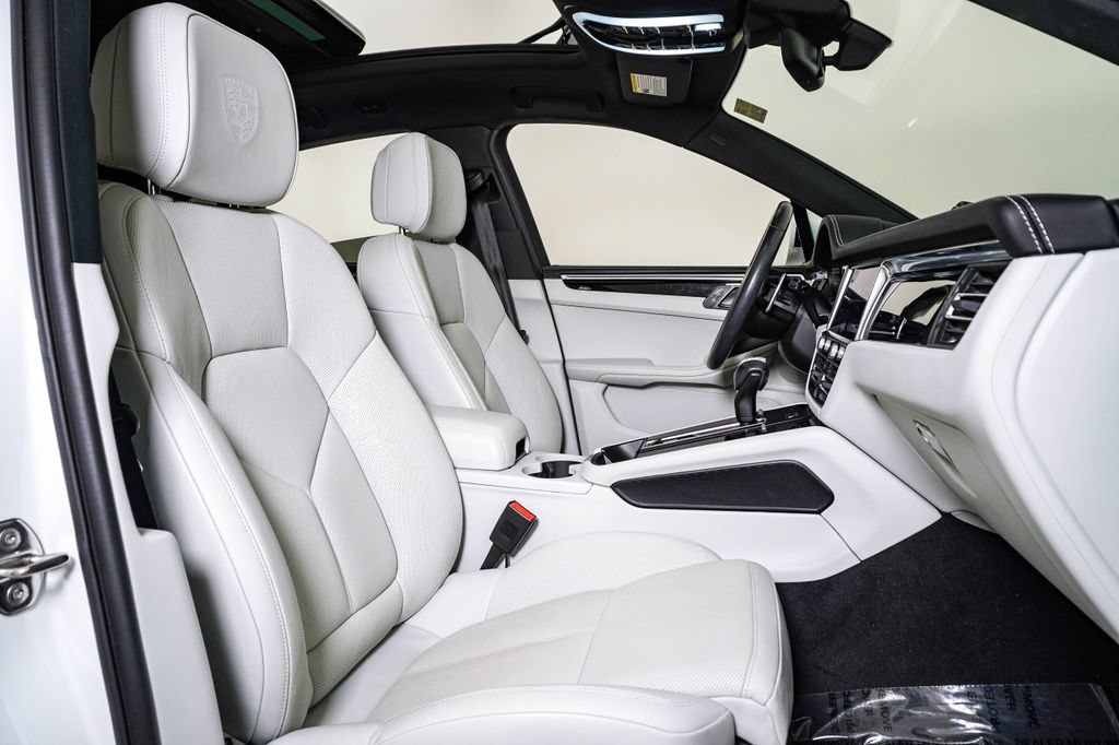Certified 2023 Porsche Macan AWD/4WD image 15