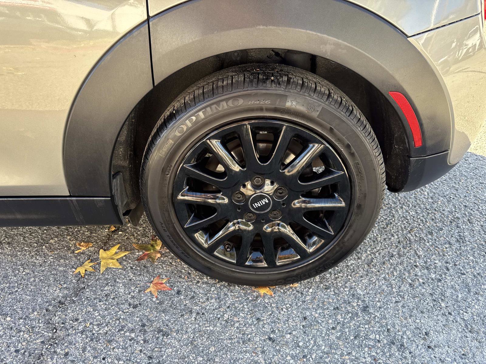 Used 2017 MINI Cooper 4-Door Hardtop image 6