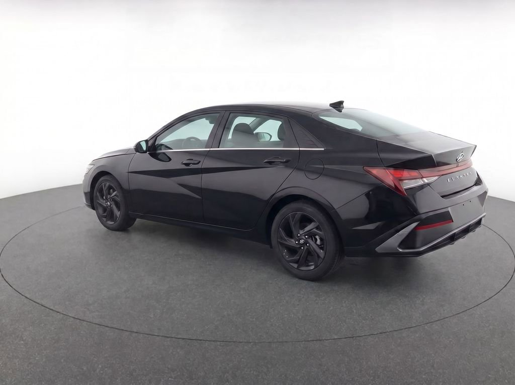 Used 2026 Hyundai Elantra Sport FWD image 3