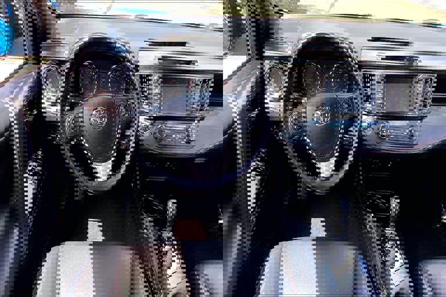 Used 2016 Toyota RAV4 SE image 6