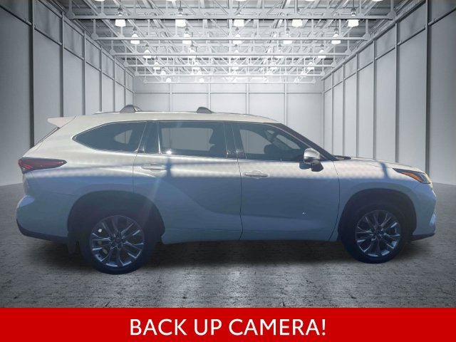 Used 2022 Toyota Highlander Limited AWD/4WD image 5