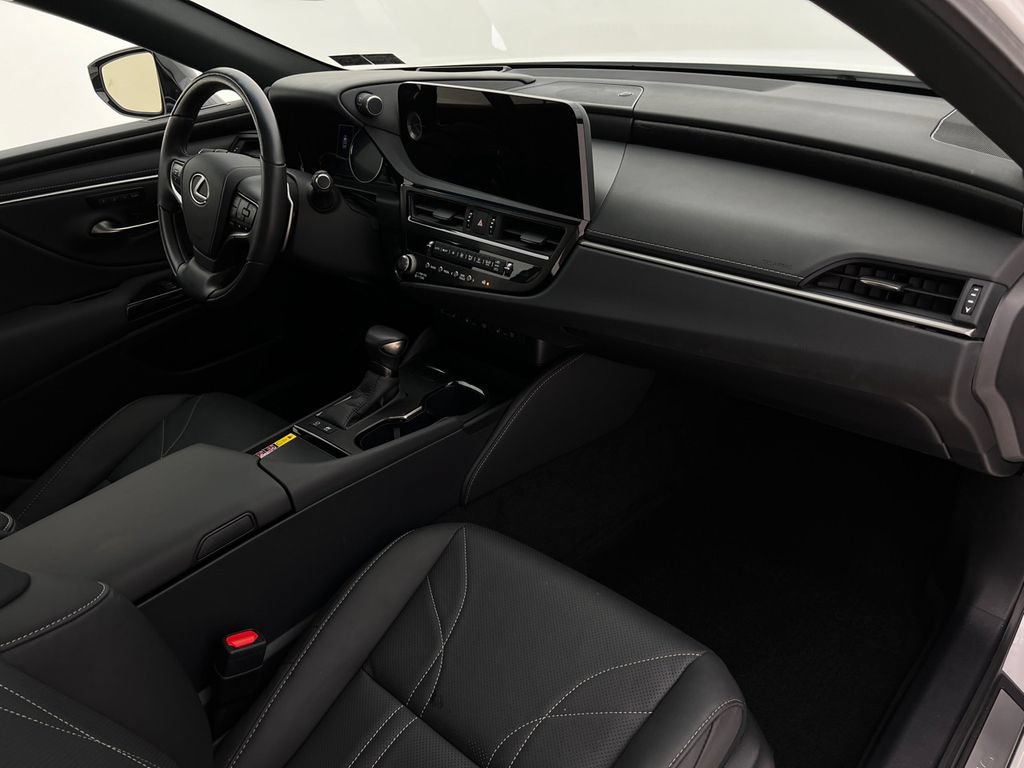 Used 2025 Lexus ES 300h w/ Luxury Package FWD image 13