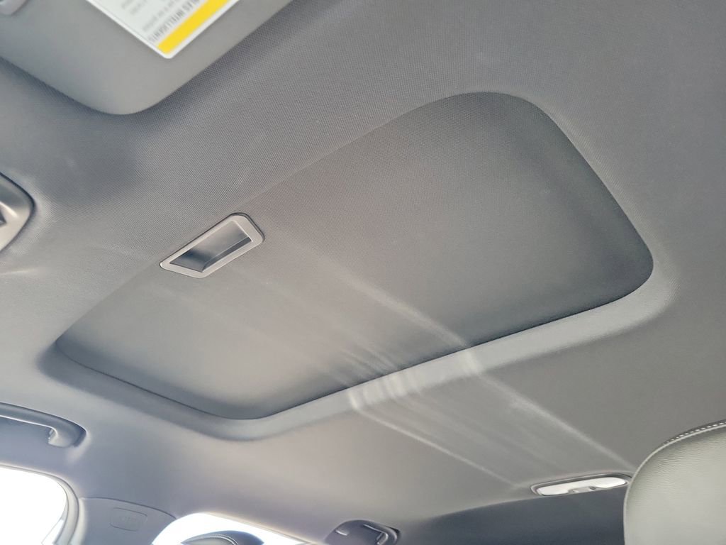 Used 2024 Chevrolet Trax RS w/ Sunroof Package FWD image 36