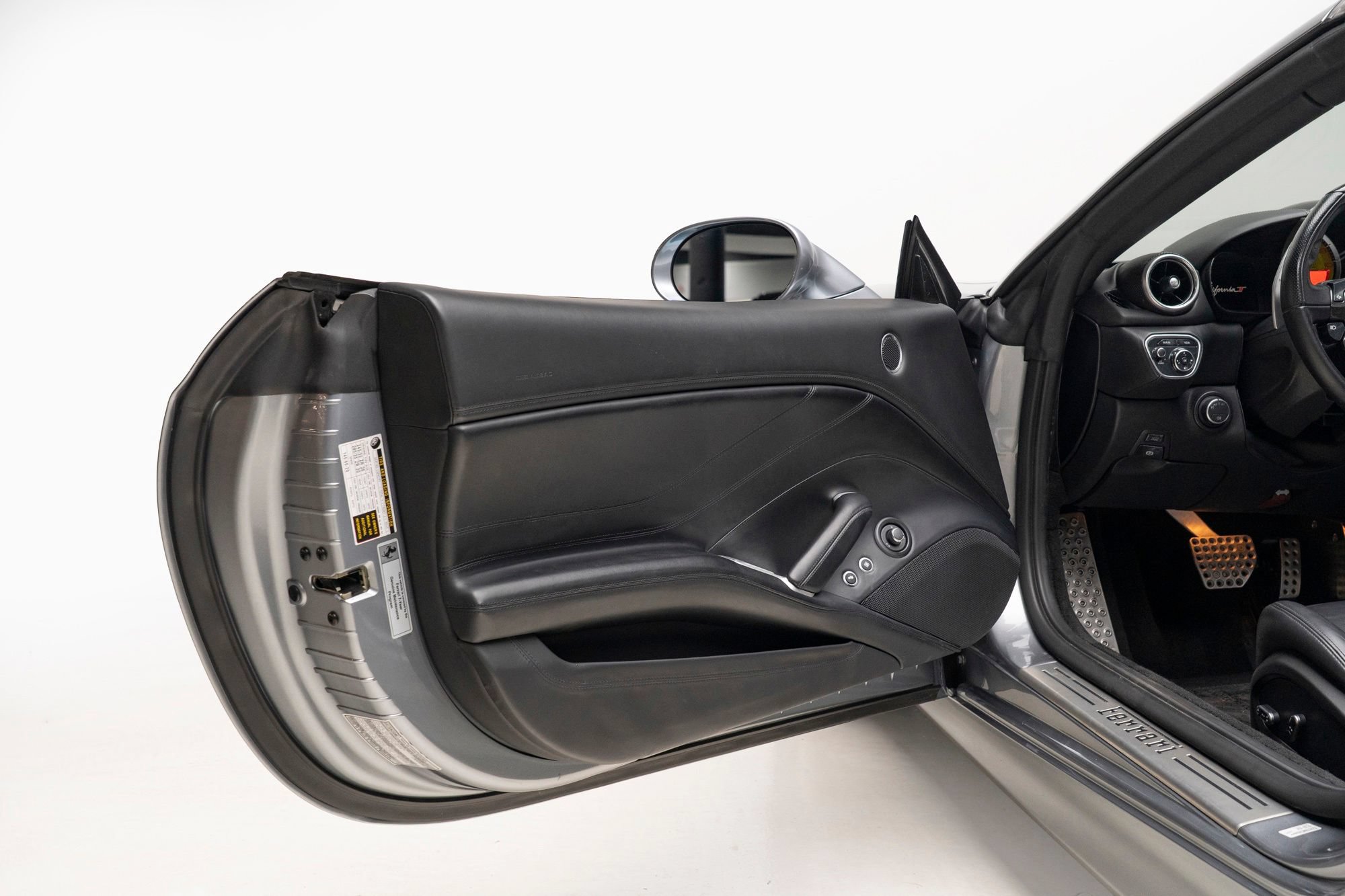 Used 2016 Ferrari California T RWD image 21