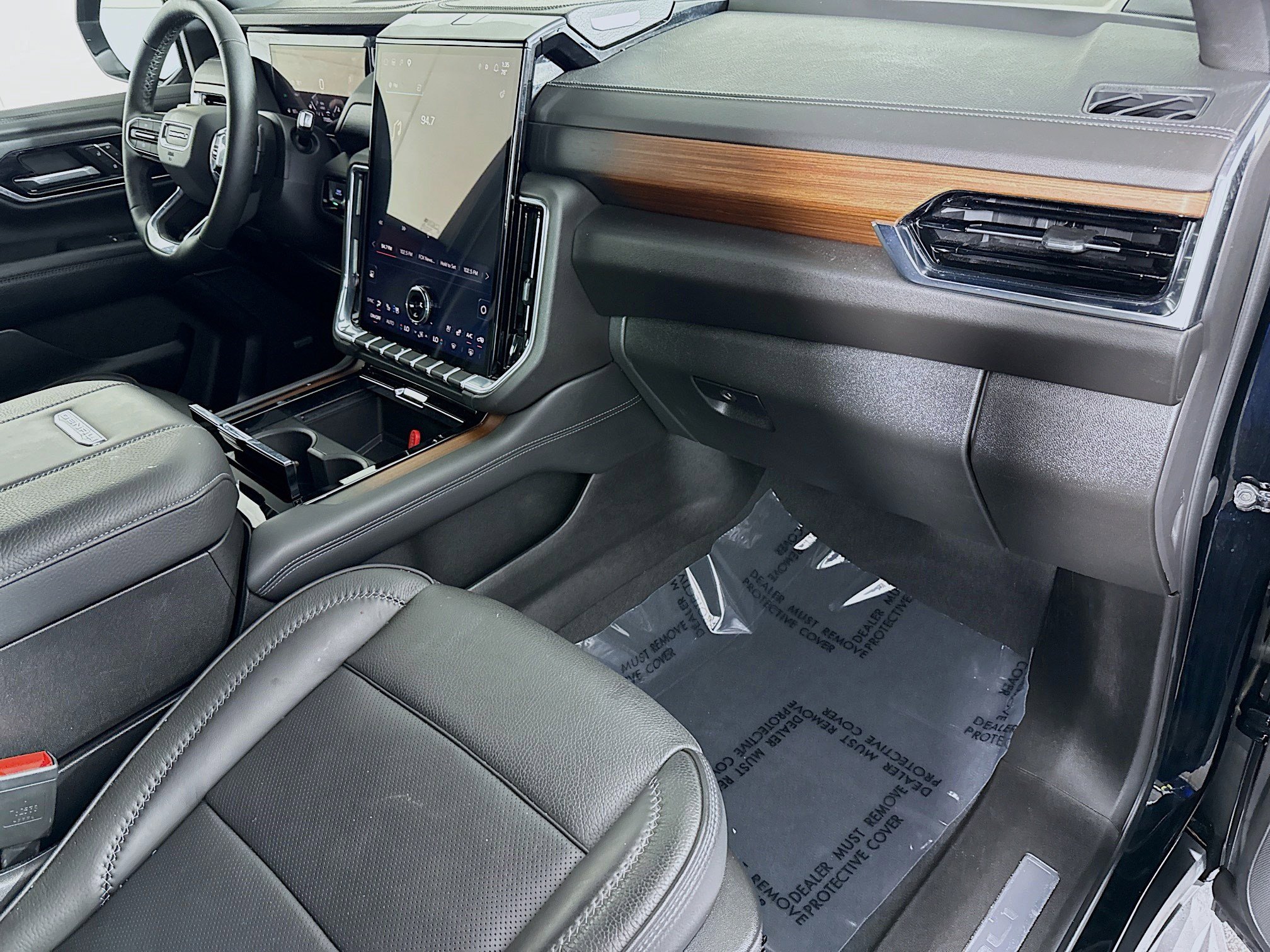Used 2025 GMC Yukon Denali AWD/4WD image 40