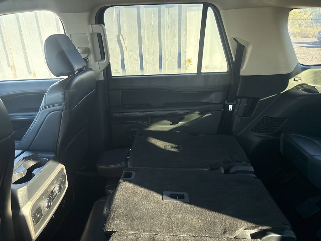 Used 2024 Ford Expedition Max XLT image 3