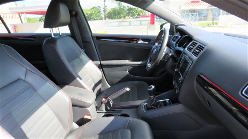 Used 2017 Volkswagen Jetta GLI FWD image 20