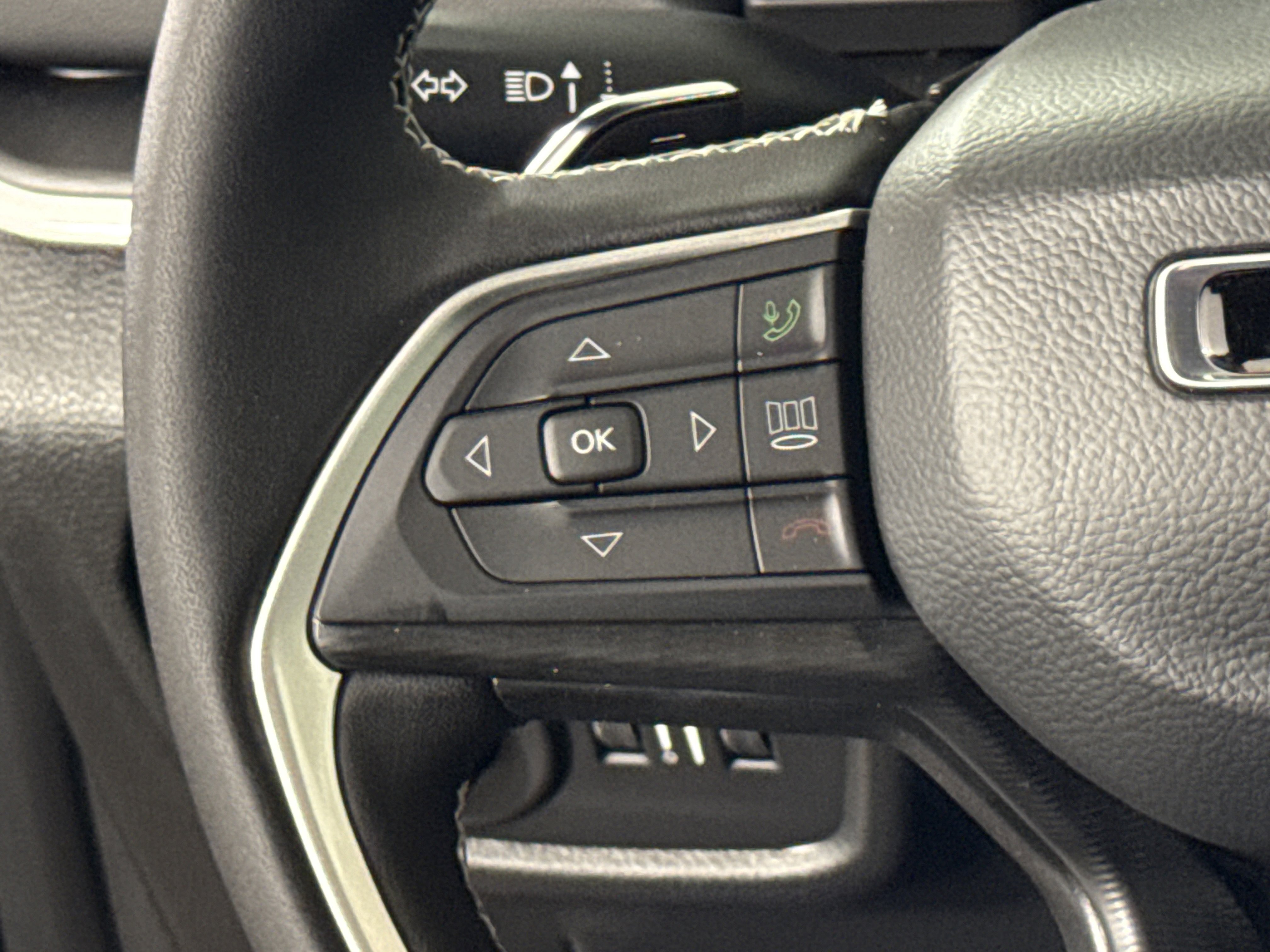 New 2025 Jeep Grand Cherokee L Altitude image 17