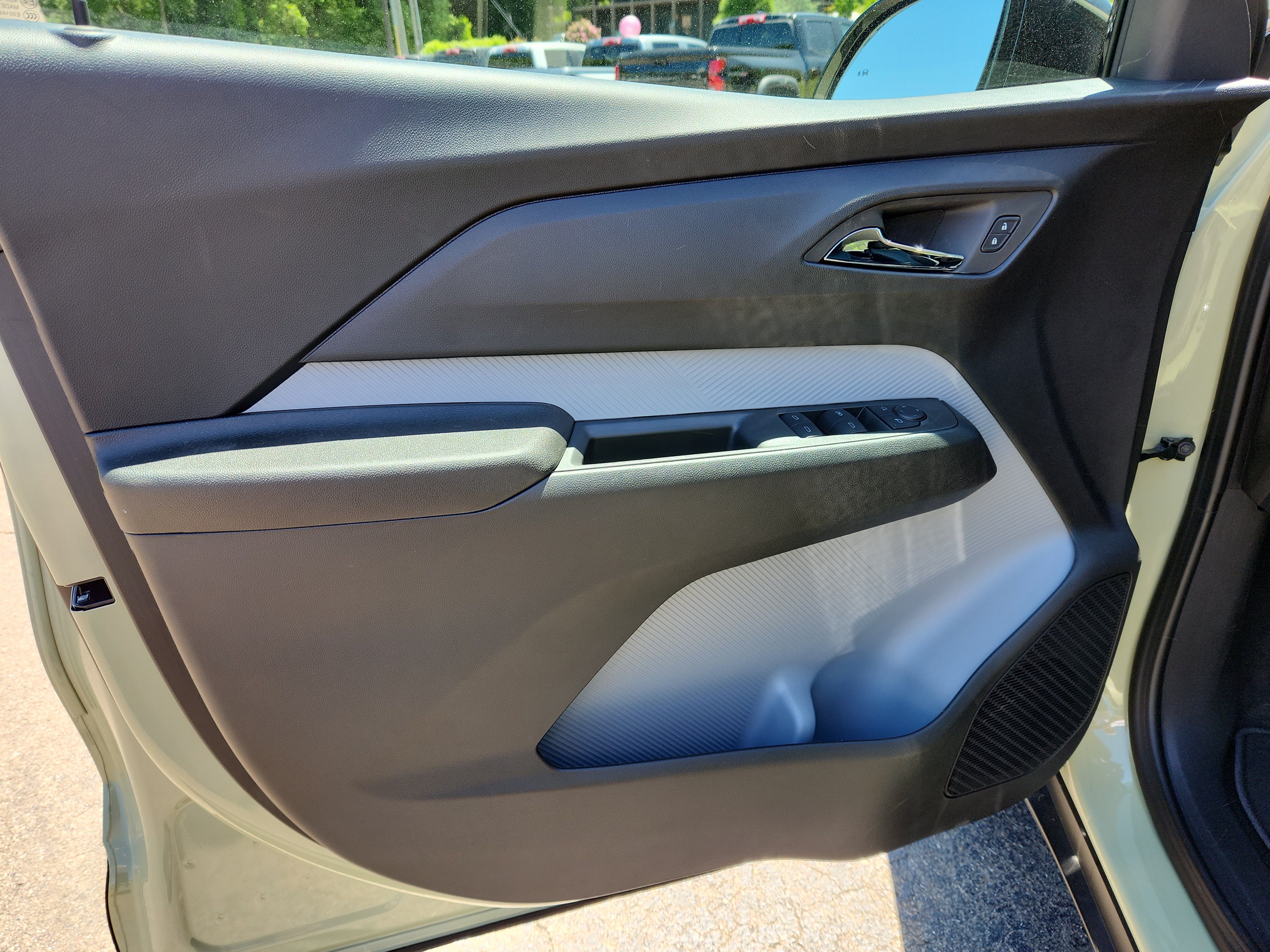 New 2027 Chevrolet Bolt LT w/ Comfort Package FWD image 7