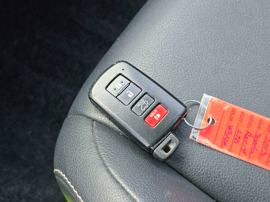 Used 2013 Toyota RAV4 Limited AWD/4WD image 32