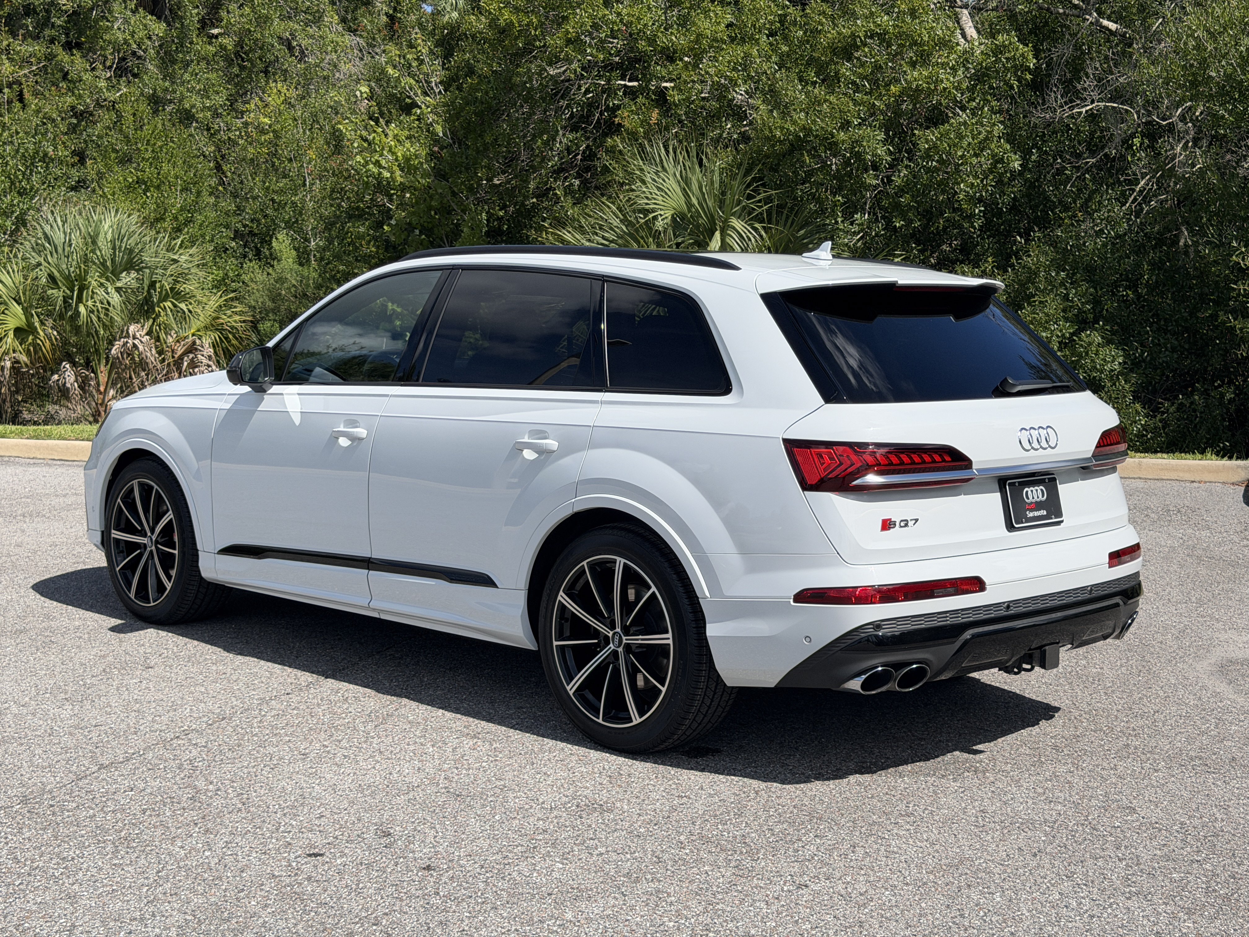 Used 2021 Audi SQ7 Prestige AWD/4WD image 5