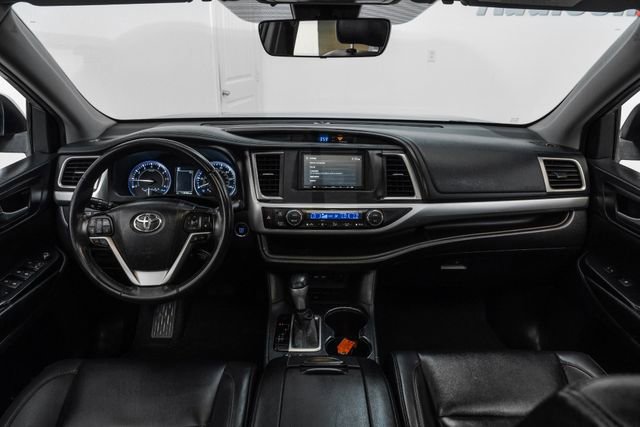 Used 2019 Toyota Highlander XLE image 11