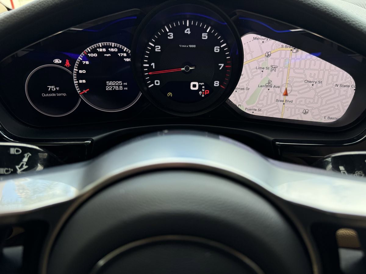 Used 2020 Porsche Panamera image 32