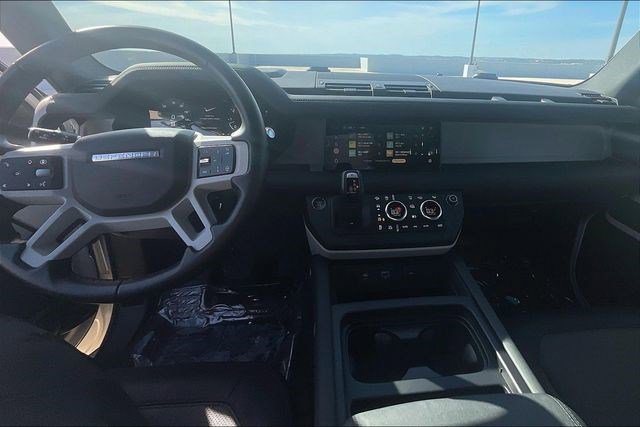Used 2024 Land Rover Defender 110 X-Dynamic SE image 19